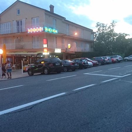 ドラマリ Restoran Sirena Bed & Breakfast エクステリア 写真