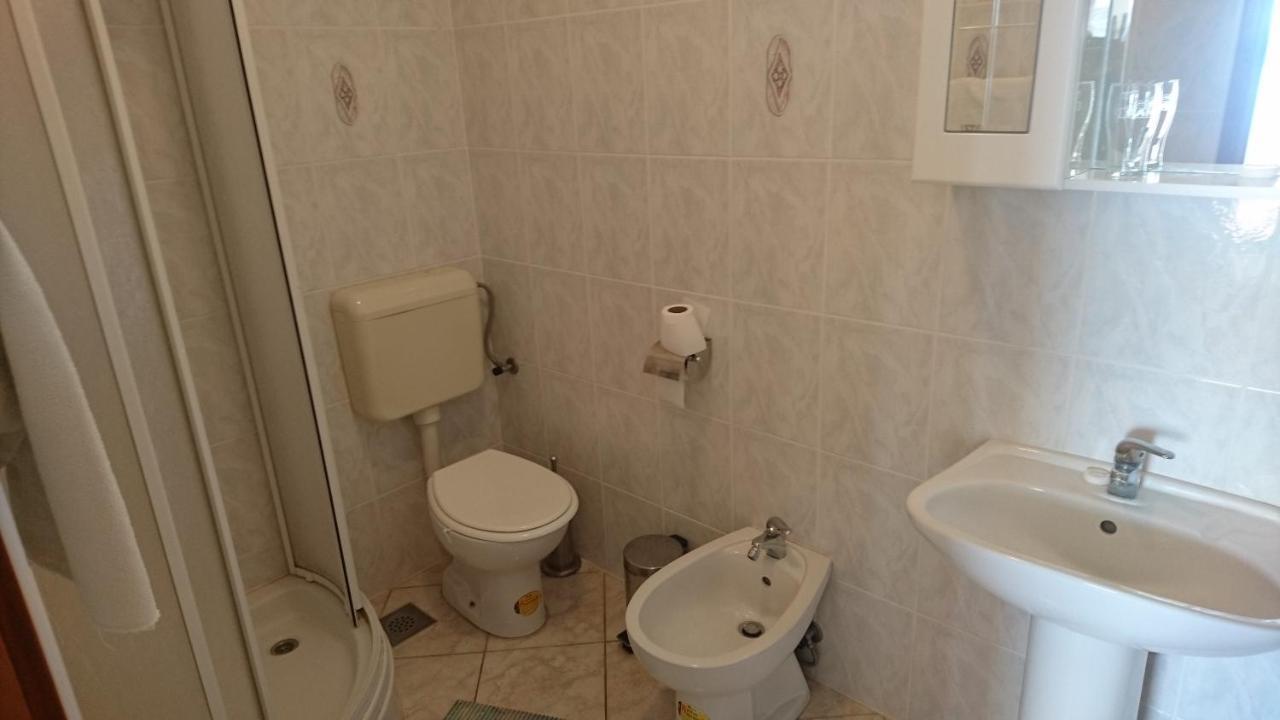 ドラマリ Restoran Sirena Bed & Breakfast エクステリア 写真